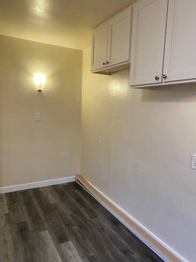 Kitchen - 2215 W Ramona Rd