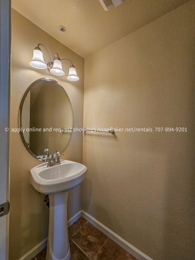 Building Photo - Well Designed Condo at Gardens at Thyme Square - Two Bedrooms and a Bonus Room - Atrium
