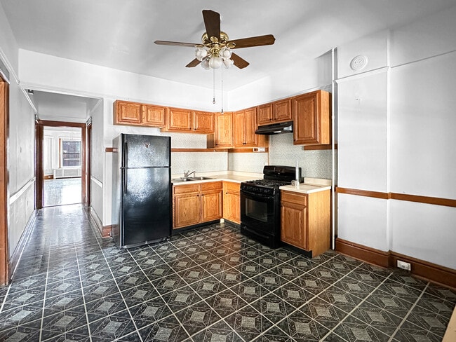 Building Photo - 1654 N Karlov Ave