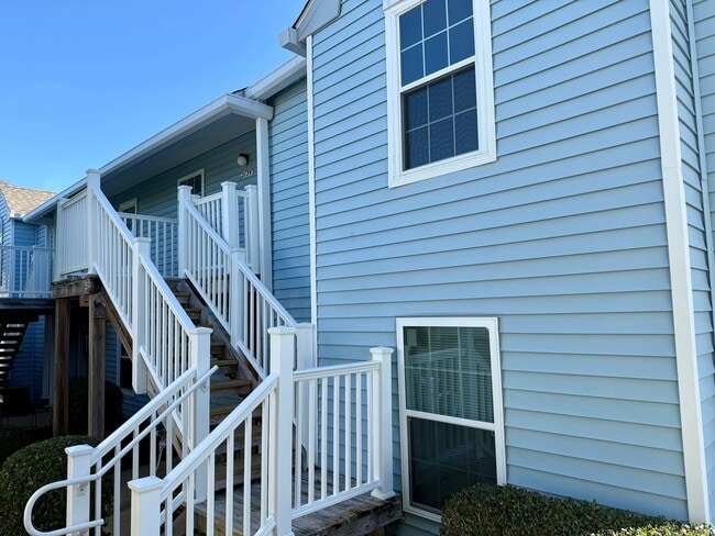 Primary Photo - 2 bedroom 2nd Story Condo in Virginia Beach