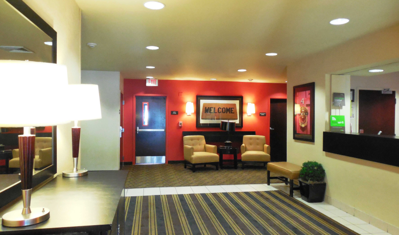 Lobby and Guest Check-in - Furnished Studio - Savannah