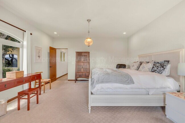 Building Photo - 287 Laureles Grade