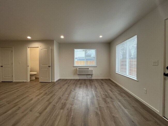 Building Photo - JDD2413