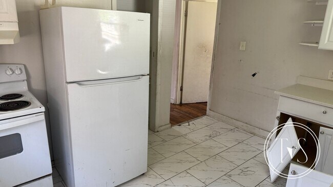 Building Photo - RATE DROP ALERT (was $1600/month)!