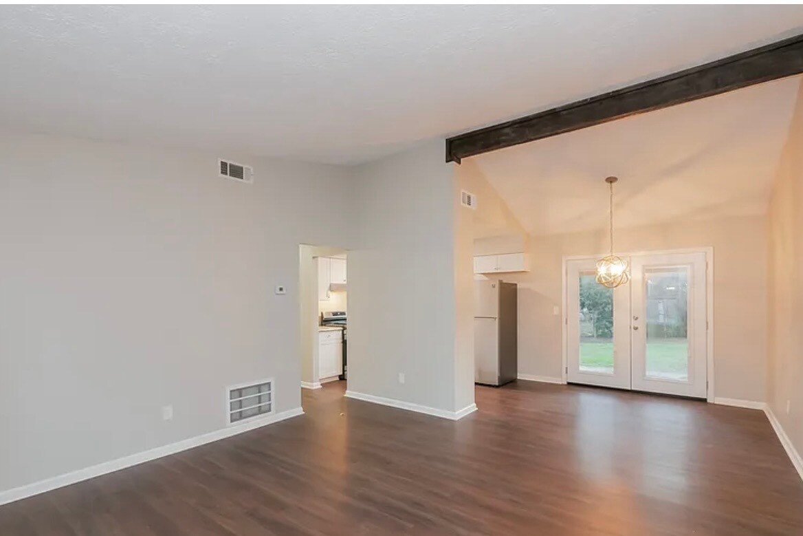 Building Photo - 9051 Homewood Dr
