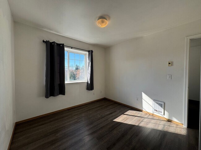 Building Photo - BH T 1335