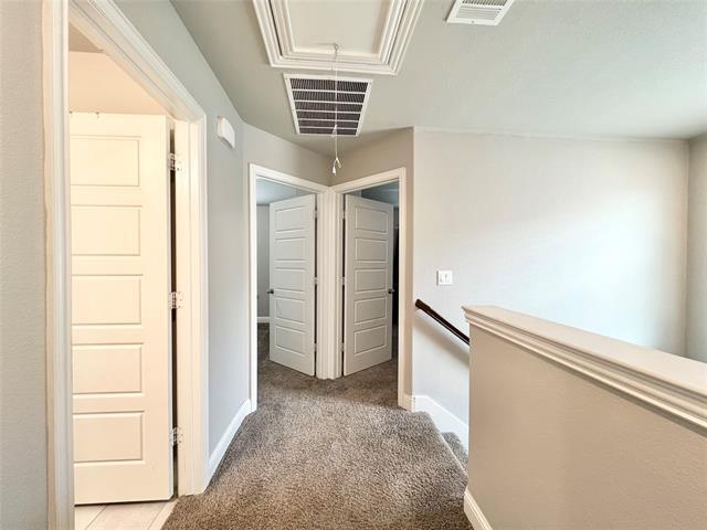 Building Photo - 5000-5002 Villas Dr