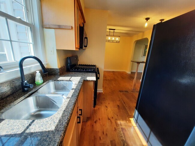 Building Photo - 3Br/2Bath House in Evanston $3,600/m