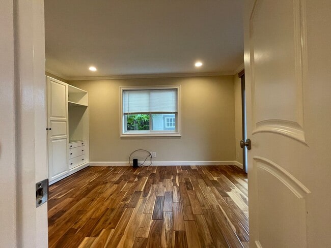 Building Photo - SUNNYVALE - Sunnyvale Updated 4-Bed, 2-Bat...
