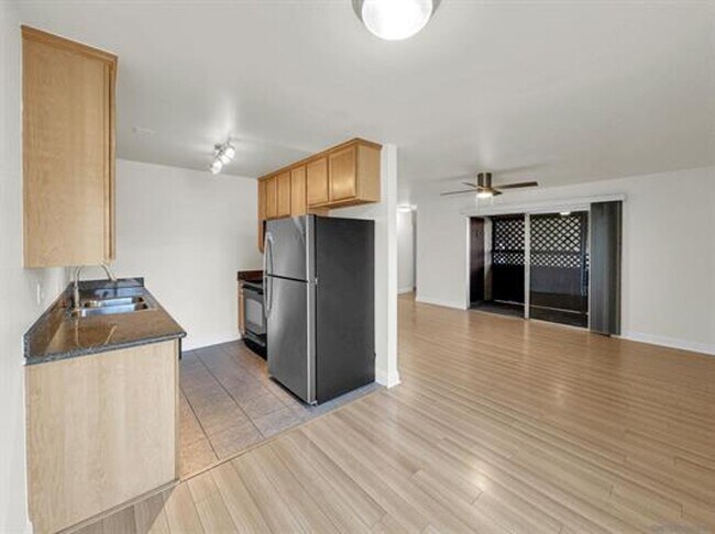 Building Photo - Light & Bright Condo in Normal Heights