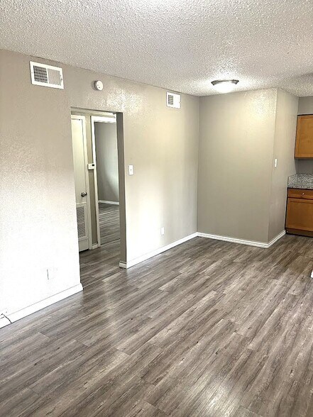 Building Photo - 1310 Bundrant Dr