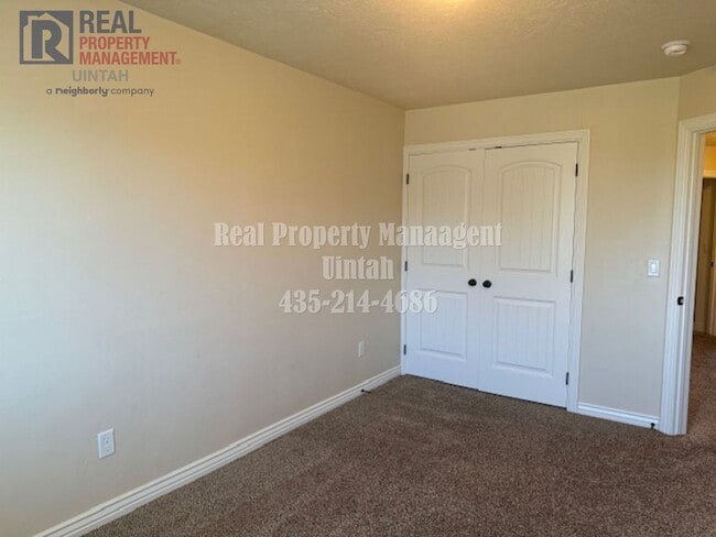 Building Photo - 3 bed 2.5 bath townhome in Fox Run
