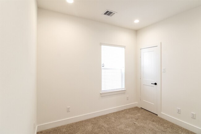 Building Photo - 2514 Terry St