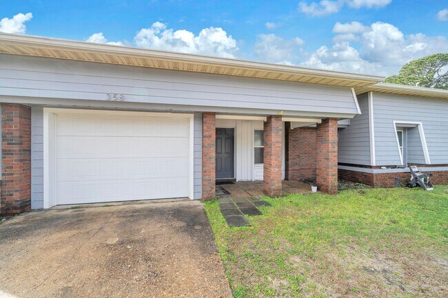 Building Photo - Astounding 4 Bedroom House for Rent!