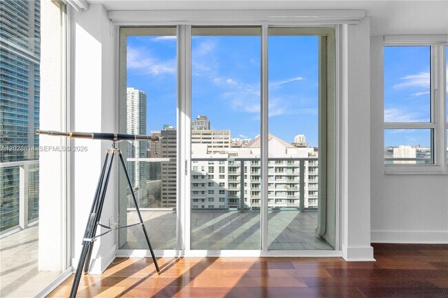 Building Photo - 1155 Brickell Bay Dr