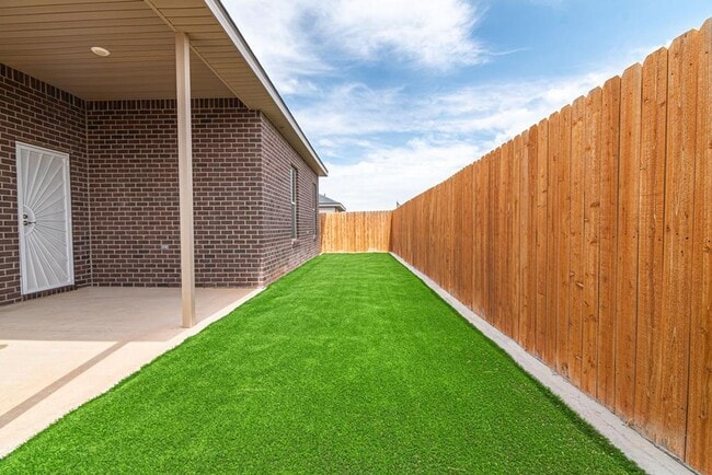 Building Photo - 6735 Draw Ct