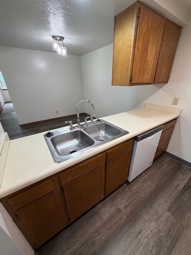 Building Photo - 2207 Spansail Dr