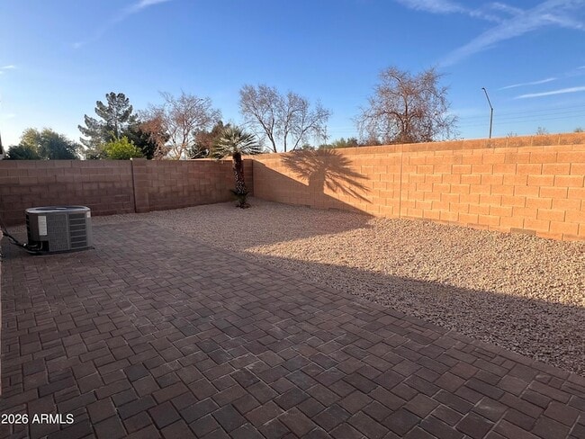 Building Photo - 12522 W Campina Dr