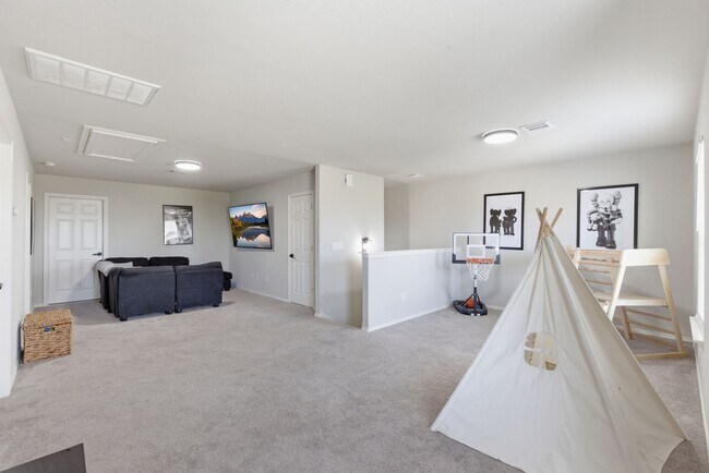 Building Photo - 8027 Dauntless Dr