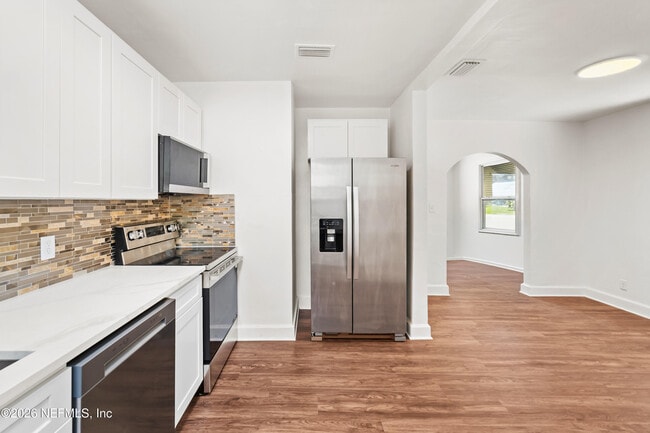 Building Photo - 569 W 49th St