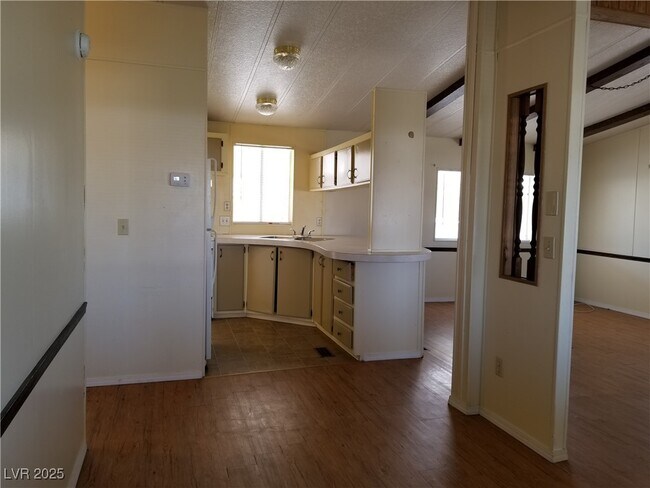 Building Photo - 252 Navajo Dr