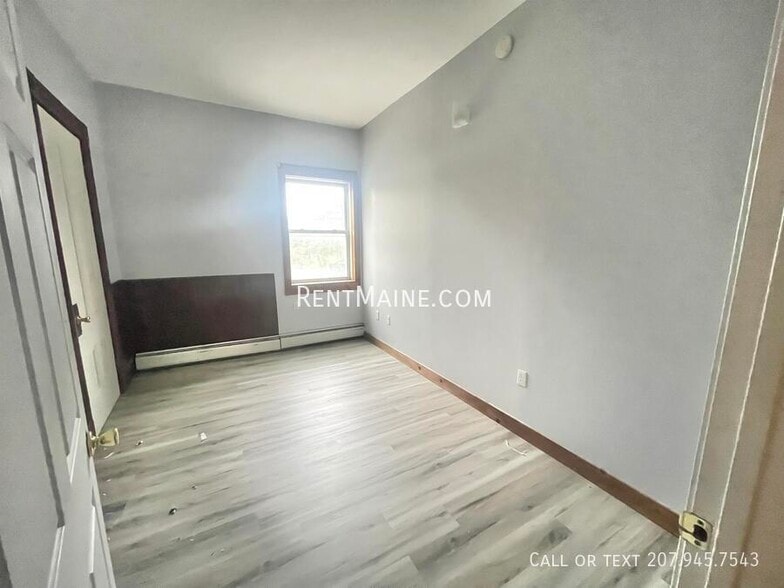 Building Photo - 255 Main St