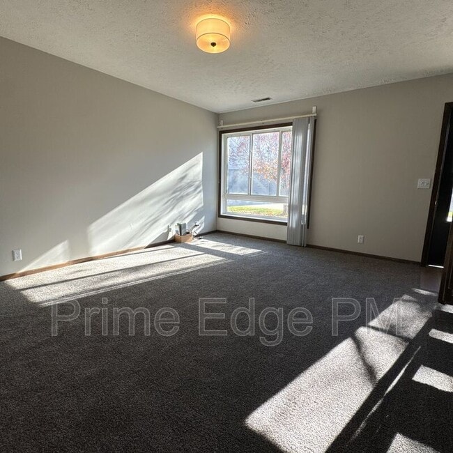 Building Photo - 6235 Holdrege St