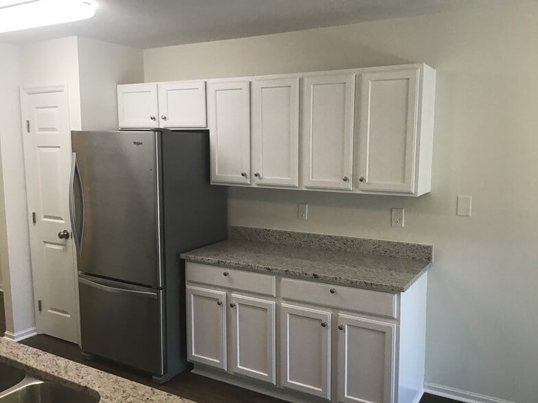 Building Photo - 3096 Stony Hollow Ct