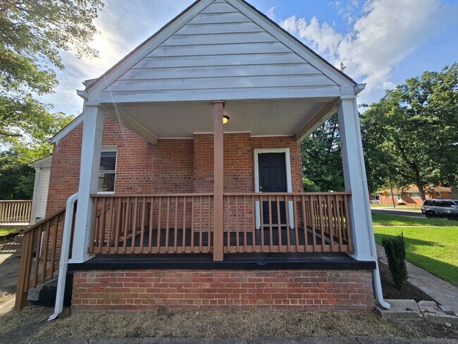 Building Photo - 3523 Chapel Dr