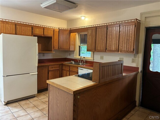 Building Photo - 864 Salt Springs Rd