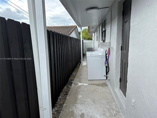 Building Photo - 6936 SW 22nd St