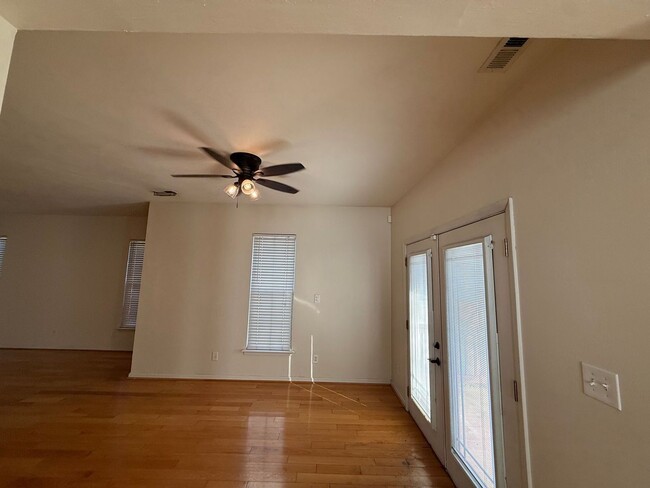 Building Photo - Well-maintained and spacious 3-bedroom Home "ASK ABOUT OUR ZERO DEPOSIT"