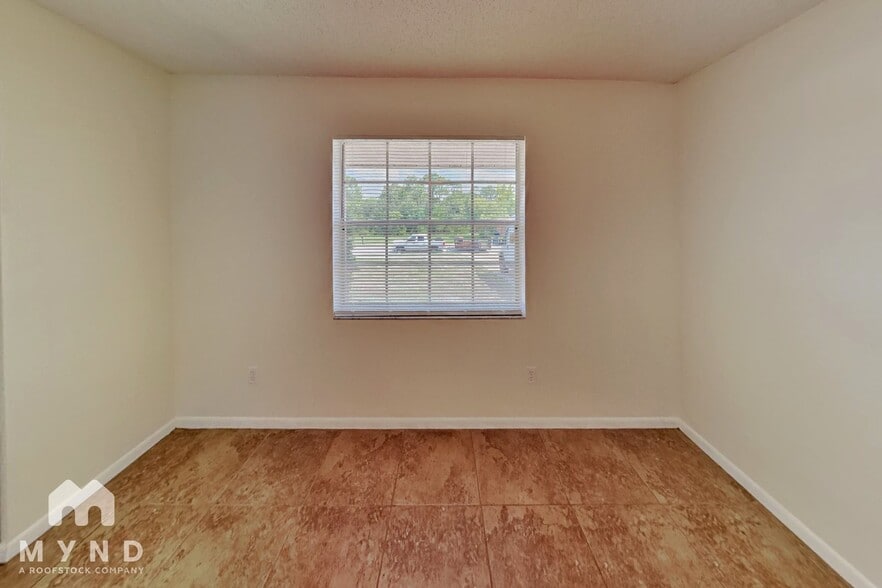 Building Photo - 12431 Brookside St