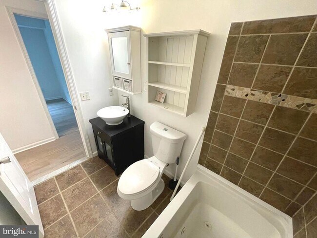 Building Photo - 62 Le Forge Ct