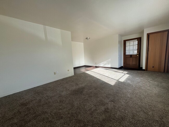 Building Photo - TIKI - 4563-4569 Croftshire Dr.