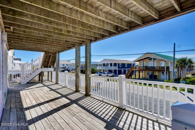 Building Photo - 1207 N Topsail Dr