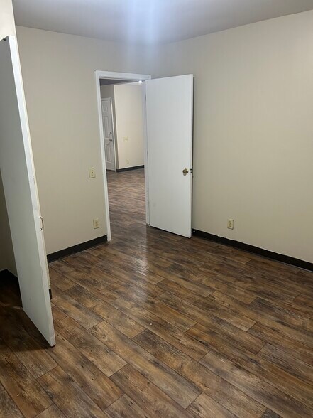 Building Photo - 214 Hudson Dr