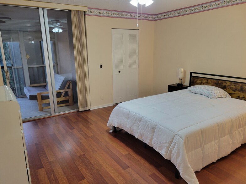 Building Photo - 6675 S Oriole Blvd