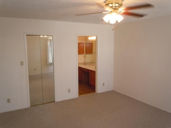 Building Photo - 2059 Columbia Ct NE