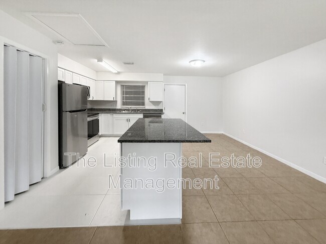 Building Photo - 6805 Mathers Ln