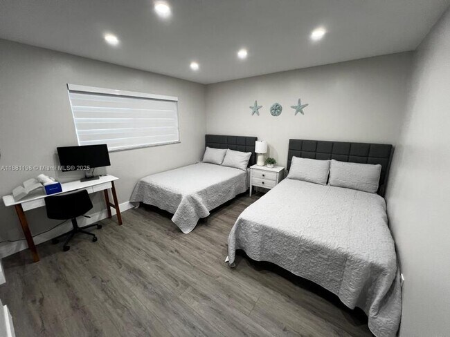 Building Photo - 2 bedroom in Hollywood FL 33021