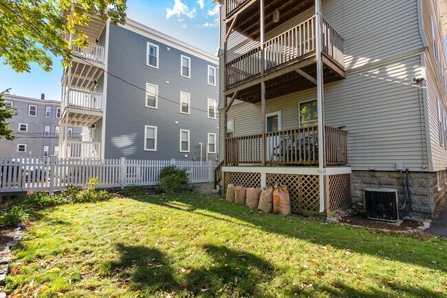 Building Photo - 811 Somerville Ave