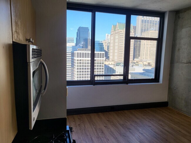 Building Photo - 235 W Van Buren St