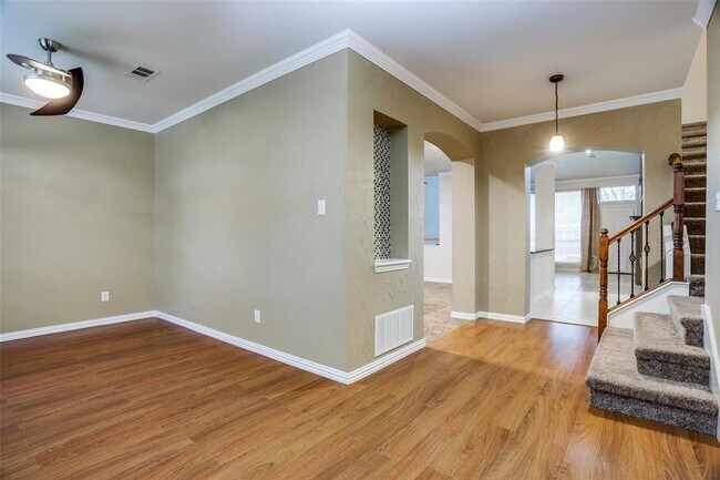 Building Photo - 2440 Harbour Dr