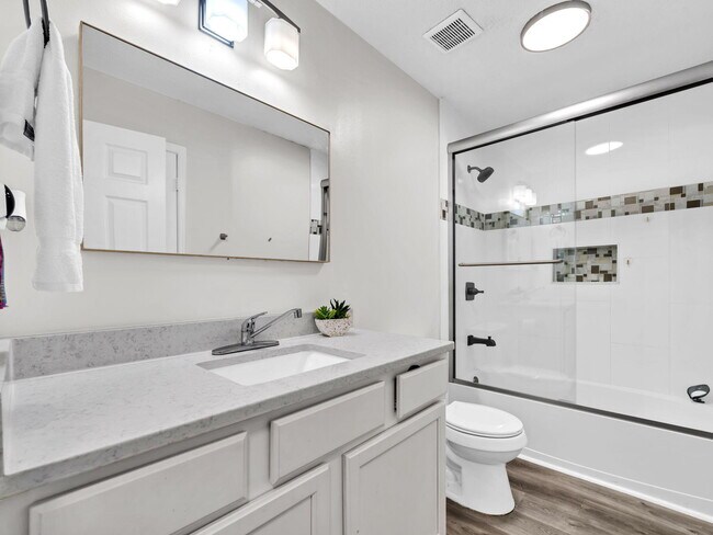 Building Photo - 1061 Quail Hollow Dr