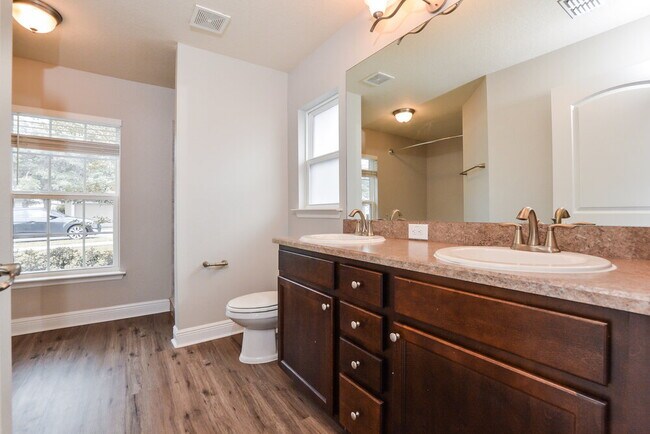 Building Photo - 1019 Longville Cir