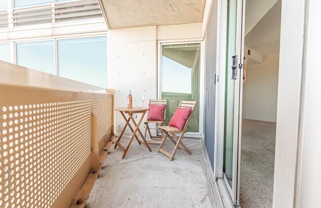 Building Photo - 1720 Maple Ave