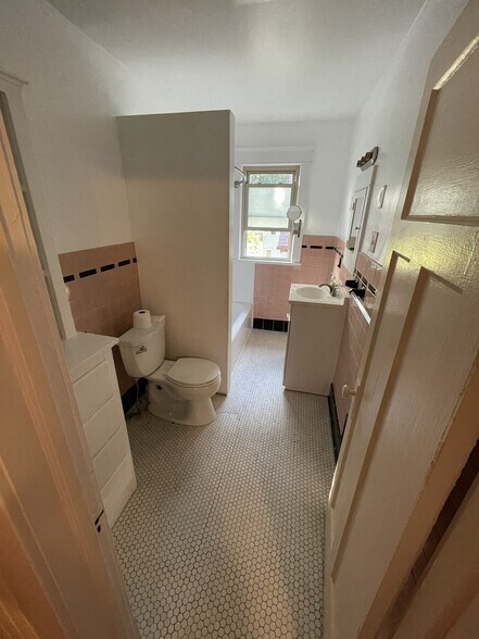 Building Photo - 67 Olcott Ave