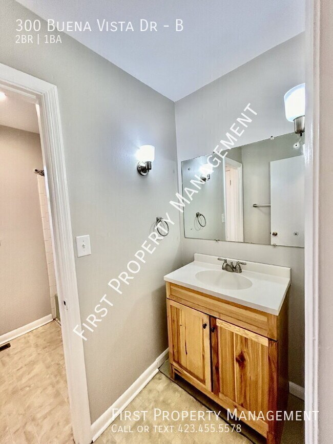 Building Photo - 300 Buena Vista Dr