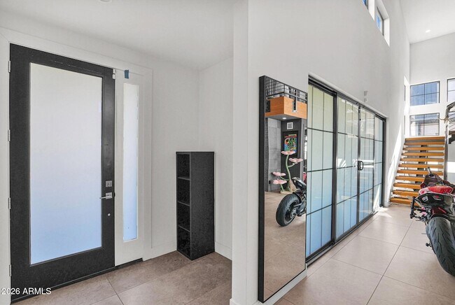 Building Photo - 8430 S 10th Ln